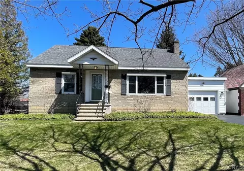 77 W 7th St, Oswego, NY 13126