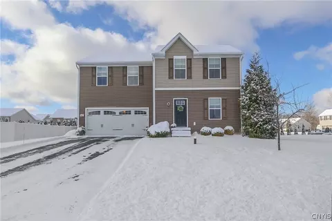 8625 Alizarin Ave, Cicero, NY 13039