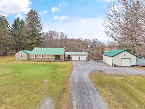 37 Fraser Rd, Mexico, NY 13114