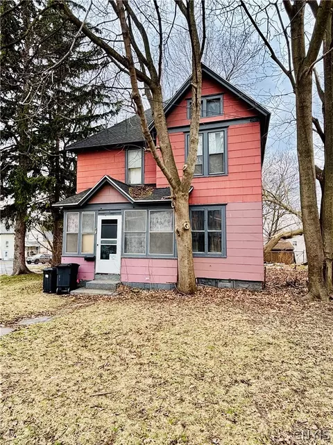 43 Grant Ave, Auburn, NY 13021