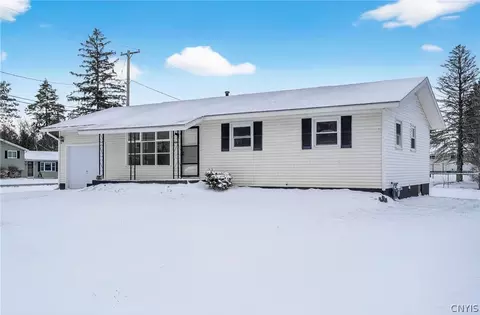 5887 Sutton Dr, Cicero, NY 13039