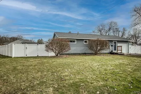 152 Fay Ln, Minoa, NY 13116