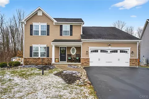 8524 Mcnamara Dr, Clay, NY 13041