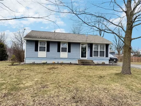 817 Lamont Cir, Cortlandville, NY 13045