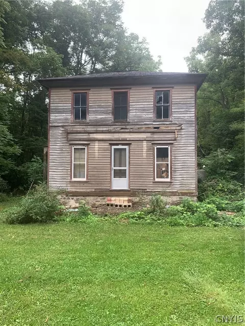 50 Vine St, Naples, NY 14512