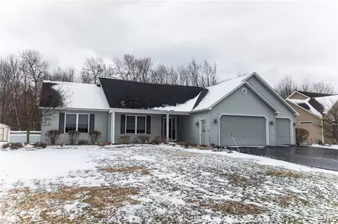 5110 Lola Dr, Clay, NY 13041