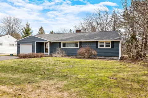 214 Palmer Dr, Fayetteville, NY 13066