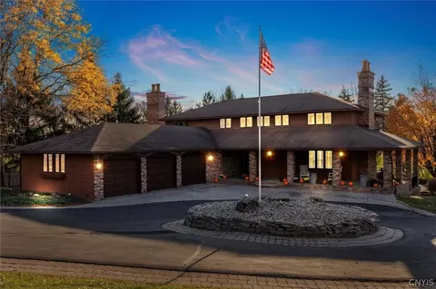 5135 Peck Hill Rd, Jamesville, NY 13078