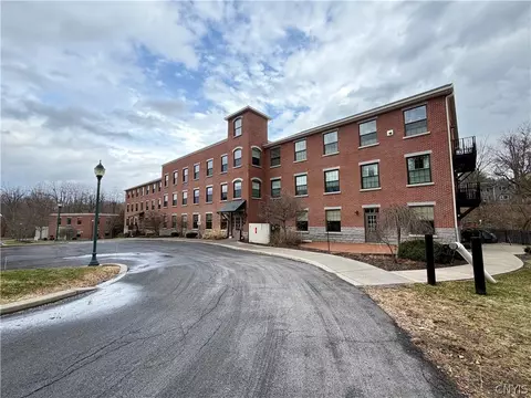 28 Maple St #103, Marcellus, NY 13108