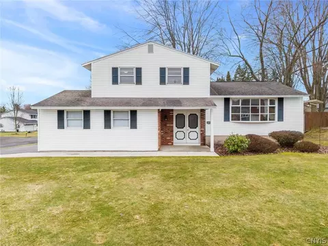4986 Surrey Ln, Liverpool, NY 13088