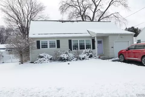 203 Crestwood Dr, Salina, NY 13212