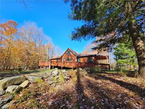 8 N Hillsborough Rd, Amboy, NY 13316