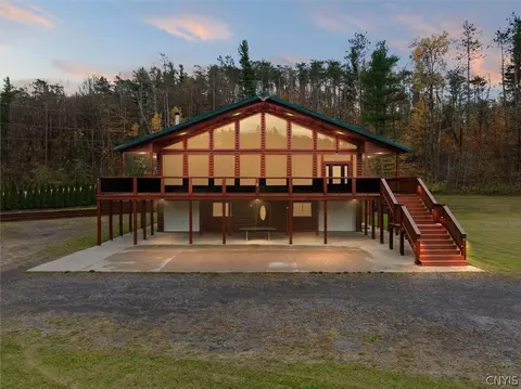 289 Twin Ponds Dr, Newport, NY 13416