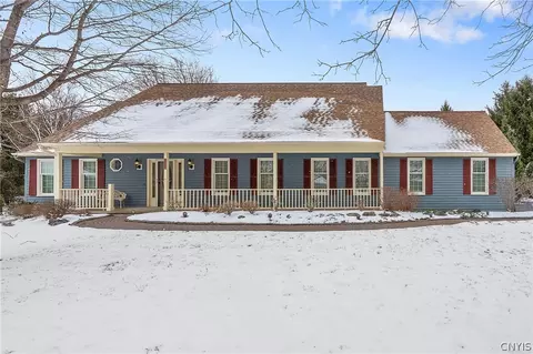 4819 Hepplewhite Dr, Manlius, NY 13104