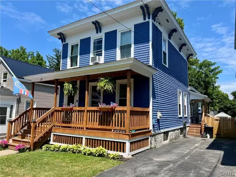 37 SW 9th St, Oswego, NY 13126