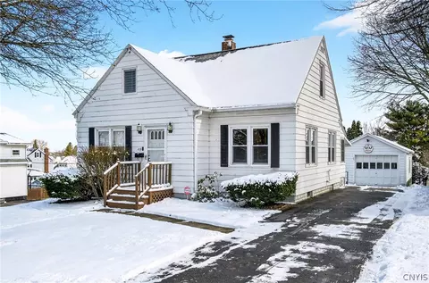419 Darlington Rd E, Salina, NY 13208