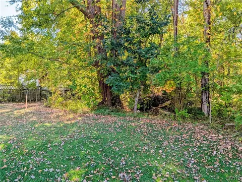 9553 Horseshoe Is, Clay, NY 13041