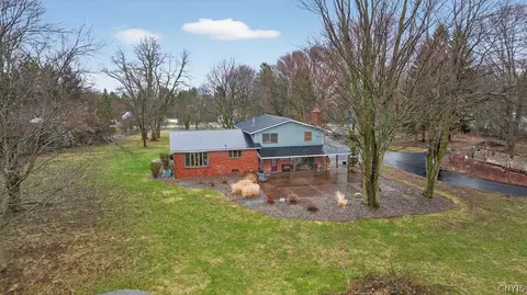 3582 Howlett Hill Rd, Onondaga, NY 13031