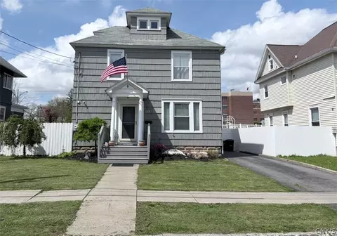 133 Curtis Pl, Auburn, NY 13021