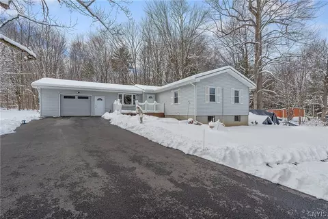 917 County Route 10, Schroeppel, NY 13132