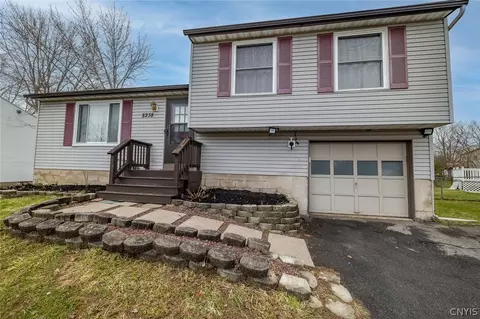 8238 Lucchesi Dr, Clay, NY 13041