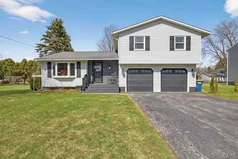 104 Mallard Dr, Camillus, NY 13031