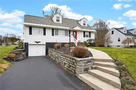 101 Heather Ln, Camillus, NY 13031