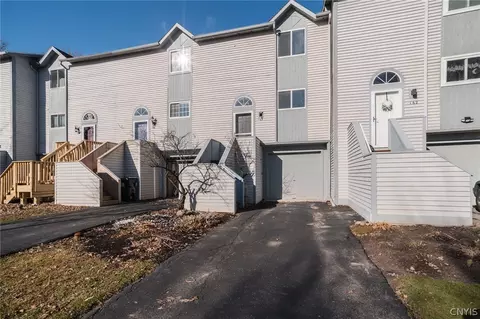 164 Iron Oak Cir, Salina, NY 13088