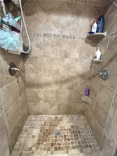Bath - 23 Phillips St, Lysander, NY 13027 photo 2 of 4