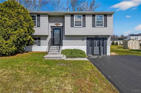 8237 Mantova Dr, Clay, NY 13041
