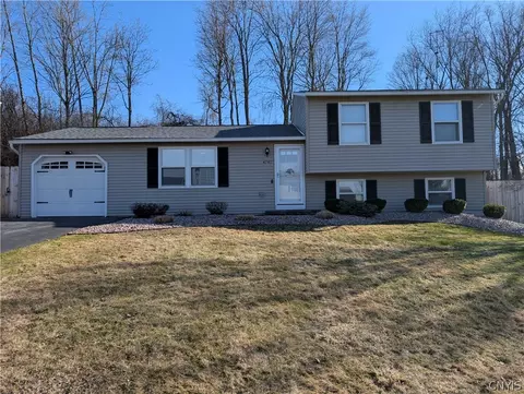 4741 New Hope S, Clay, NY 13090