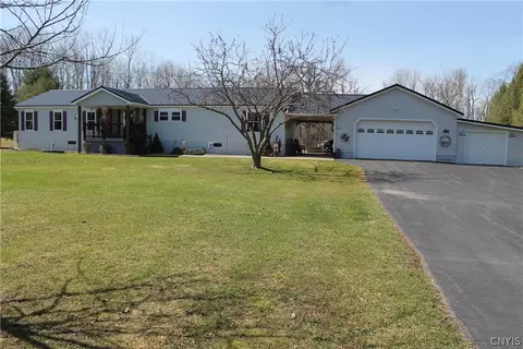 3551 Whistlestop Ln, Elbridge, NY 13060