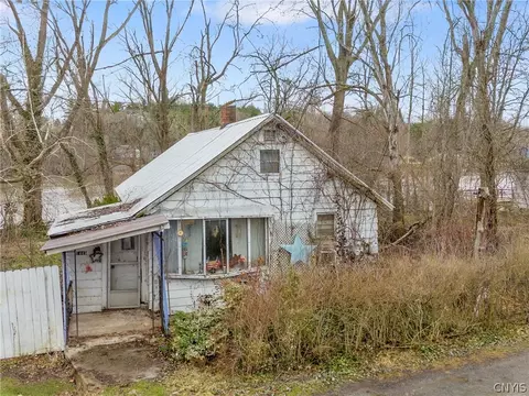 7445 Gordon Rd, Lysander, NY 13027