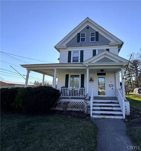 39 Center St, Waterloo, NY 13165