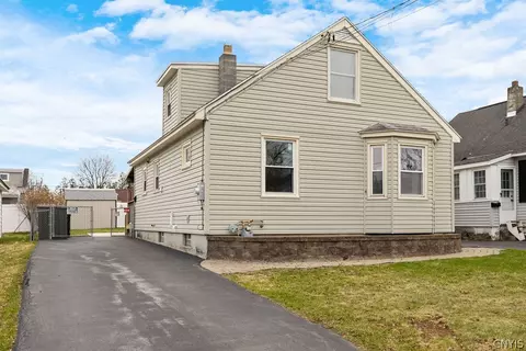 352 Roxford Rd N, Salina, NY 13208