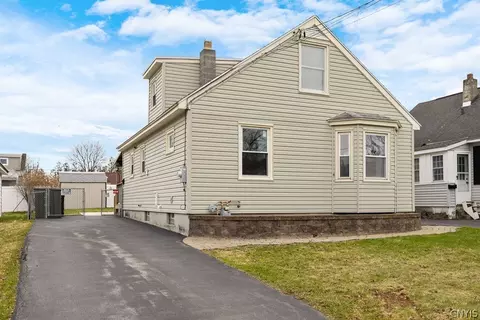 352 Roxford Rd N, Salina, NY 13208