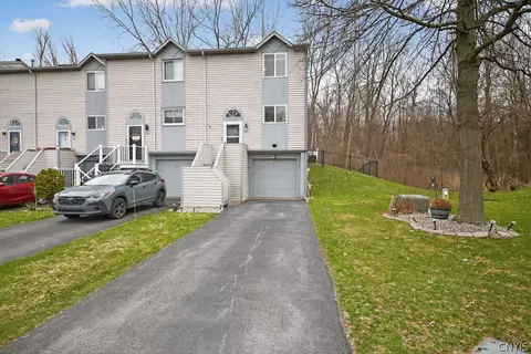 147 Iron Oak Cir, Salina, NY 13088