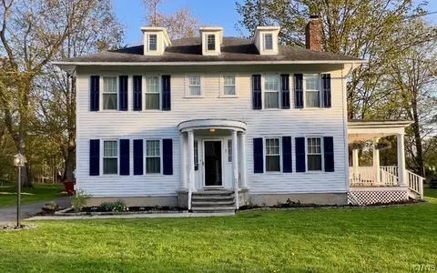 7 W Kendrick Ave, Hamilton, NY 13346