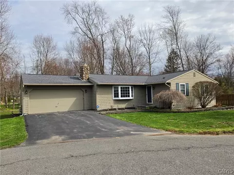 3067 Amberlea Ln, Lysander, NY 13027