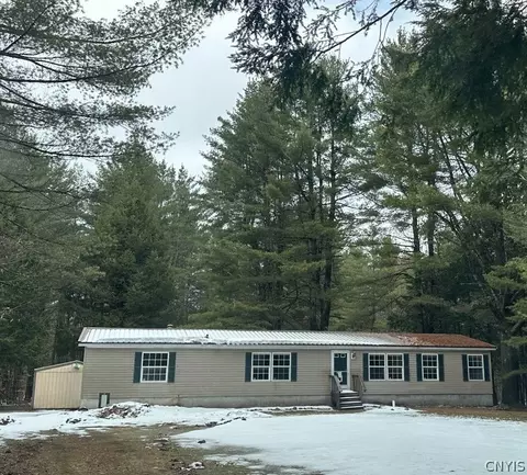 1085 County Route 17, Bernhards Bay, NY 13028
