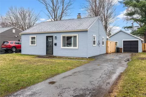 27 Waterbury Dr, Syracuse, NY 13212