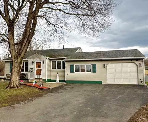 4 Theresa Ct, Utica, NY 13502