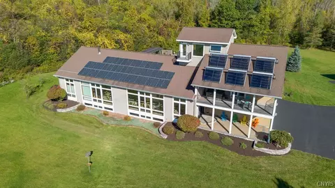 6687 Beach Rd, Syracuse, NY 13209