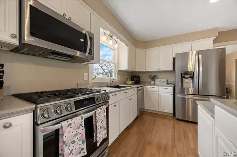 Kitchen - 621 Deerfield Dr, Oneida, NY 13421 photo 2 of 6