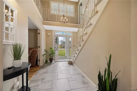 Entry Way - 621 Deerfield Dr, Oneida, NY 13421 photo 2 of 4