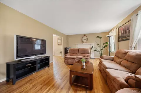 Living - 621 Deerfield Dr, Oneida, NY 13421 photo 1 of 5