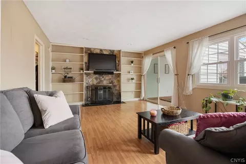 Living - 621 Deerfield Dr, Oneida, NY 13421 photo 4 of 5