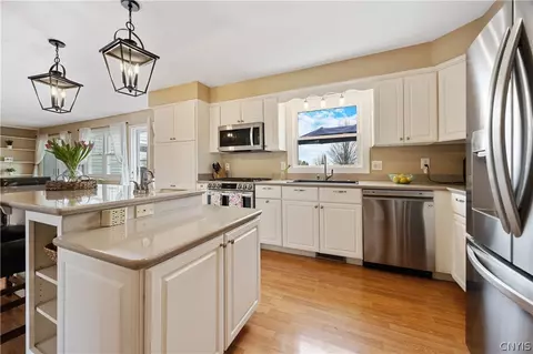 Kitchen - 621 Deerfield Dr, Oneida, NY 13421 photo 5 of 6