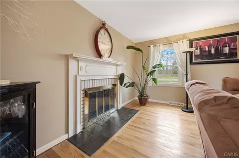 Living - 621 Deerfield Dr, Oneida, NY 13421 photo 2 of 5