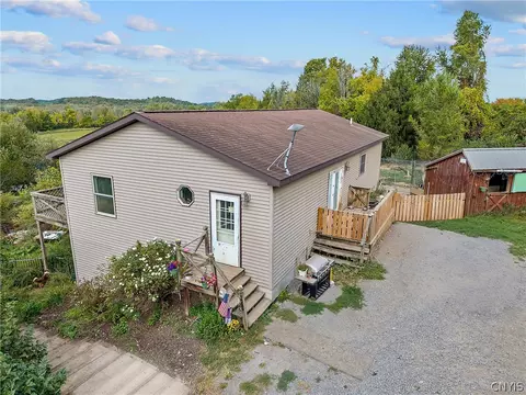 693 Masters Rd, Elbridge, NY 13060